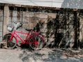 RedÃ¢â¬â¹ bike inÃ¢â¬â¹ vintage parking